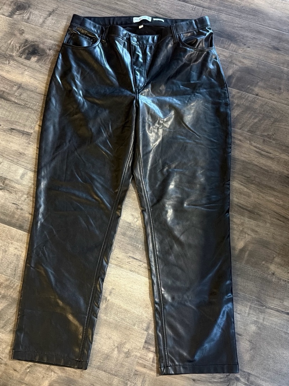 Abercrombie Curve Love Ultra High Rise 90’s Straight Vegan Leather Pants